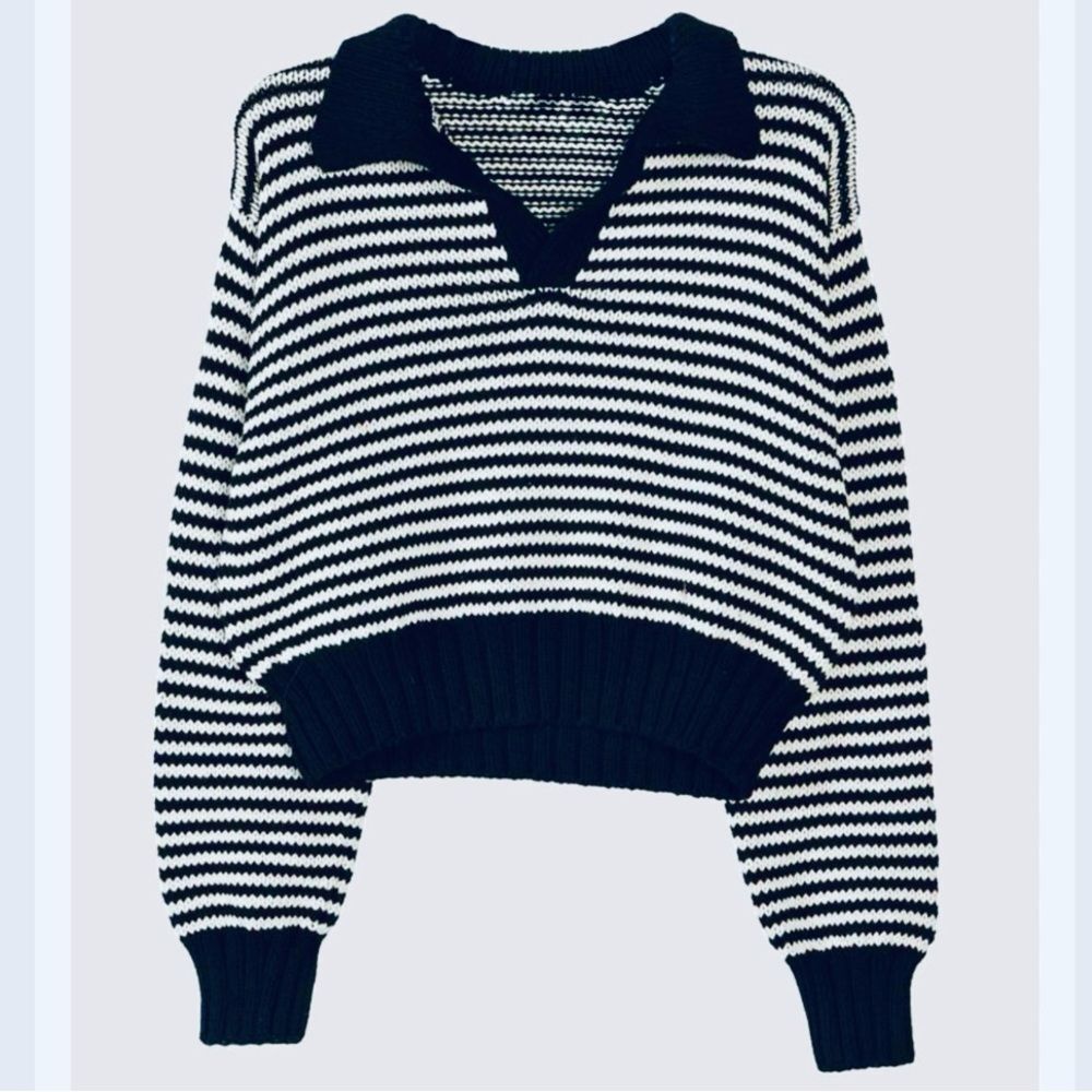 Embossed Striped Split V Neck Knit Sweater in Navy and White L